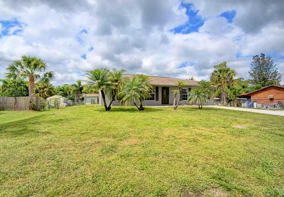 Home For Sale In Loxahatchee Groves
