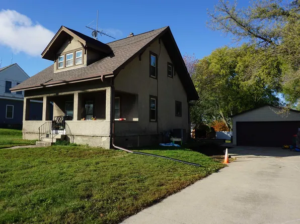 613 S Madison St, Wellsburg, IA 50680