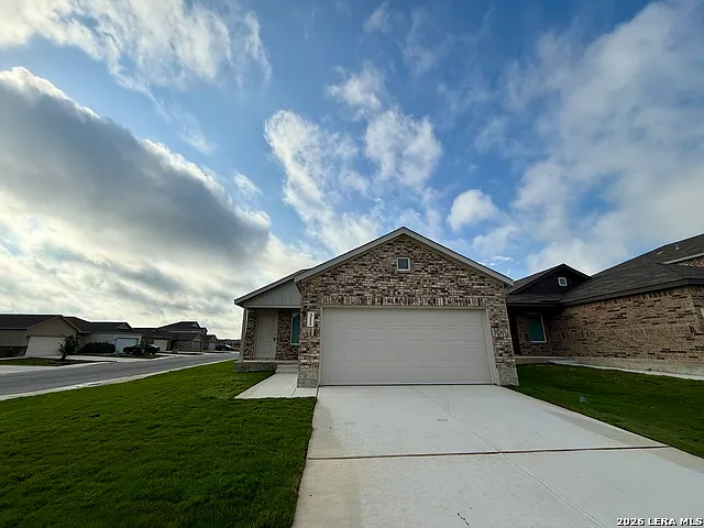 4 bed, 2.0 bath, 1575 sqft, $1,795 — Photo 2