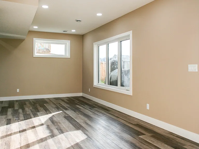 2142 57th St SW — Photo 5