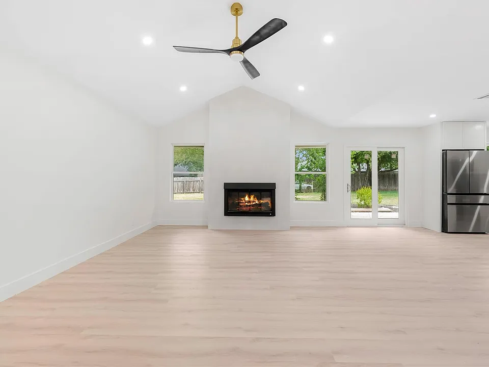 1403 Creekview Dr