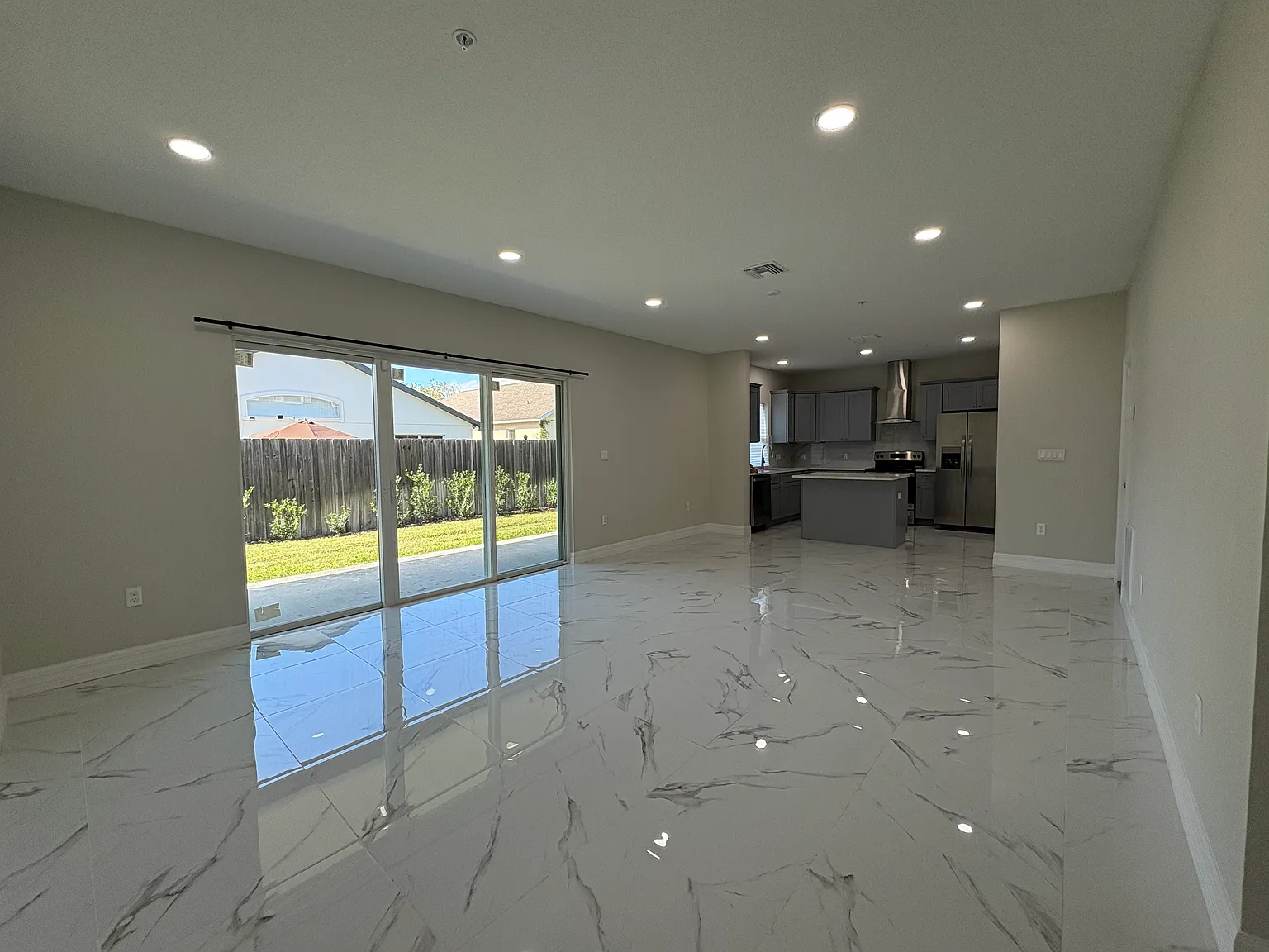 4 bed, 2109 sqft, $2,500 — Photo 2