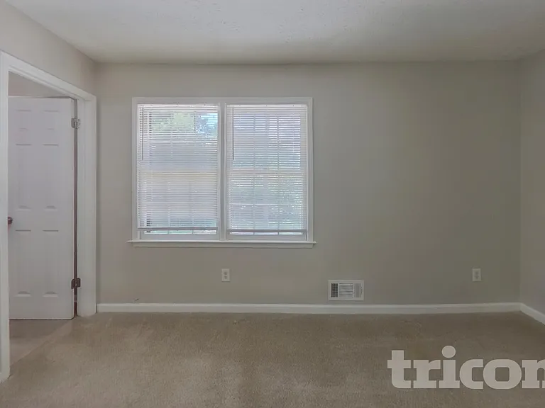 3735 Linwood Way — Photo 6