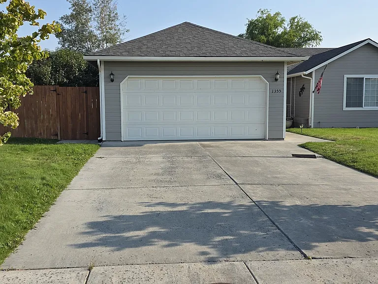 1355 E Sandpiper Cir — Photo 1