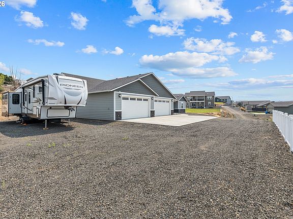 4th image of 417 SW Quinney Pl