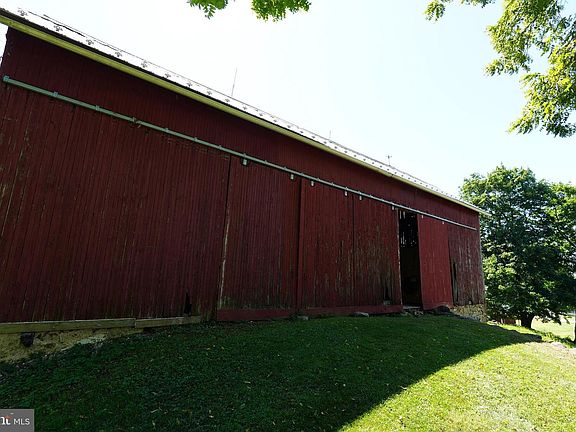 4th image of 2571 Hill Rd