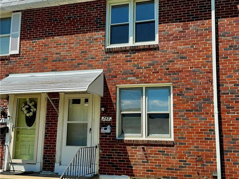 749 Benton St — Photo 1