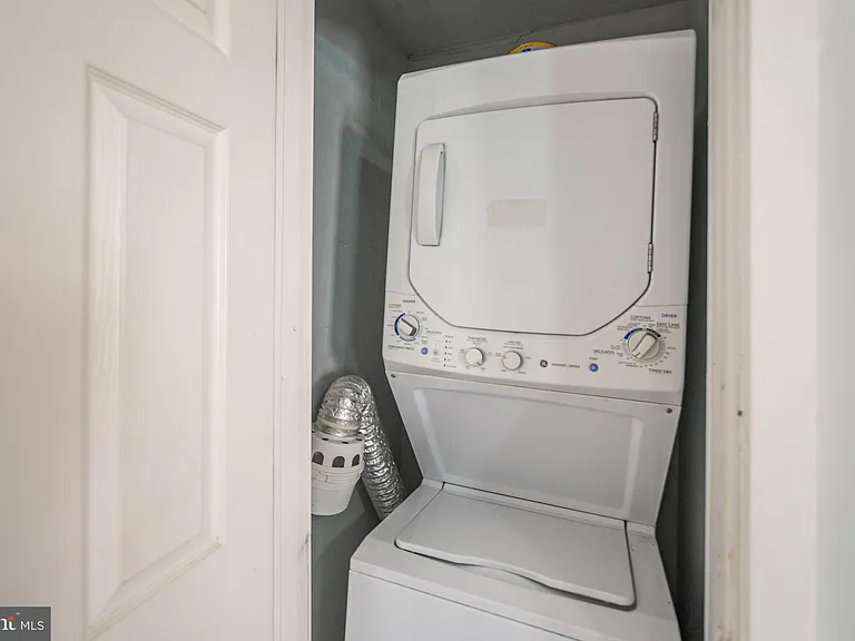 1249 S 21st St #1R — Photo 6