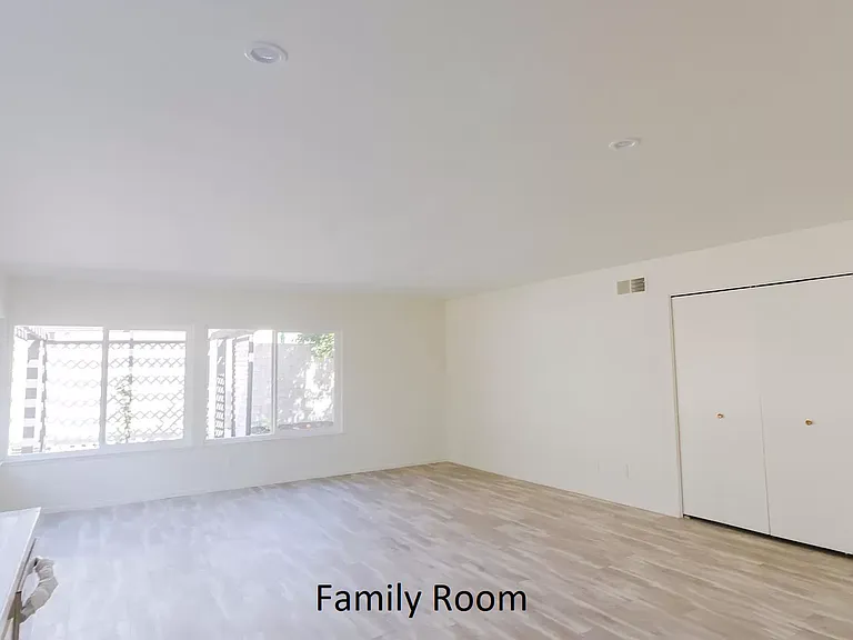 966 Goldenrod Dr — Photo 7