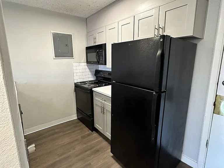 Elm Grove Apartments — Photo 4