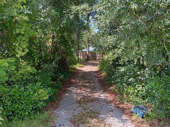 188/192 Creekside Dr, Leesburg, GA 31763