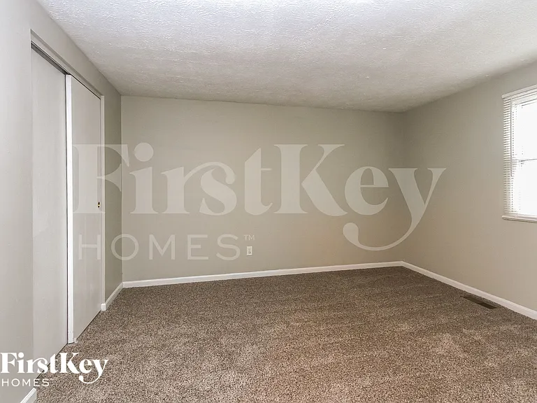 5717 Hacienda Ct — Photo 12