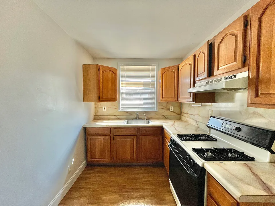 4241 Aldine St #2
