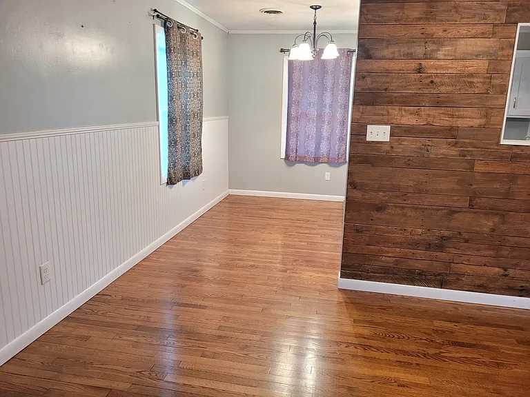 111 Mayor Ave — Photo 5