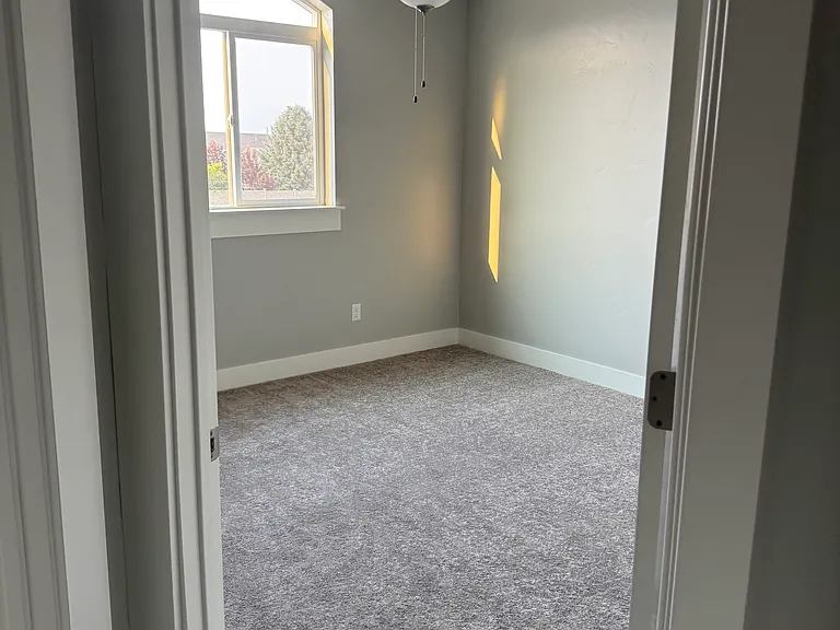 1183 W 1050 S — Photo 10
