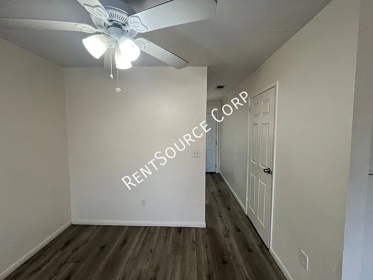 1131 Barstow Rd #B — Photo 6