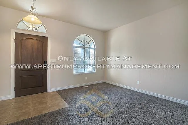 5 bed, 2.5 bath, 2912 sqft, $2,495 — Photo 3