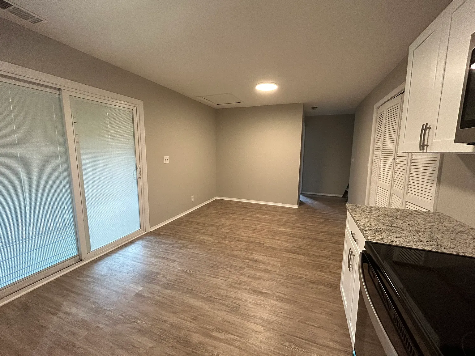 2 bed, 910 sqft, $1,000 — Photo 2