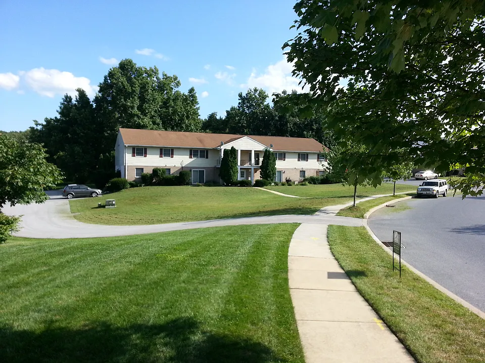535 University Dr #2