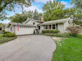 1229 Cardinal Ln, Naperville, IL 60540