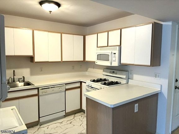 3rd image of 166 Falcon Ridge Way N BLDG 16 #166