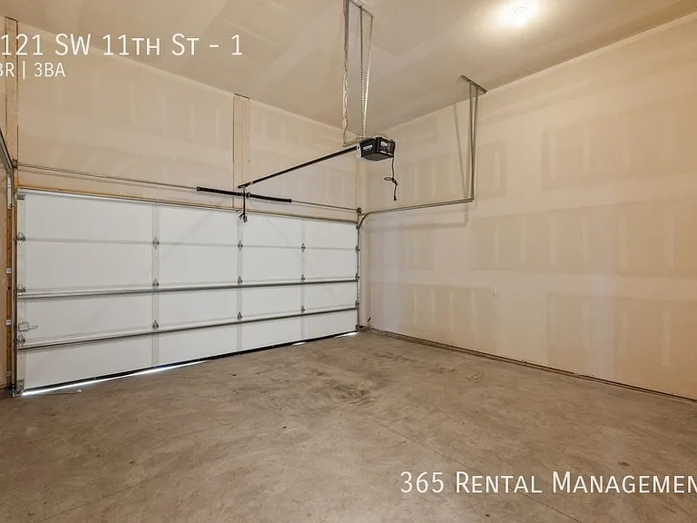 1121 SW 11th St #1 — Photo 42