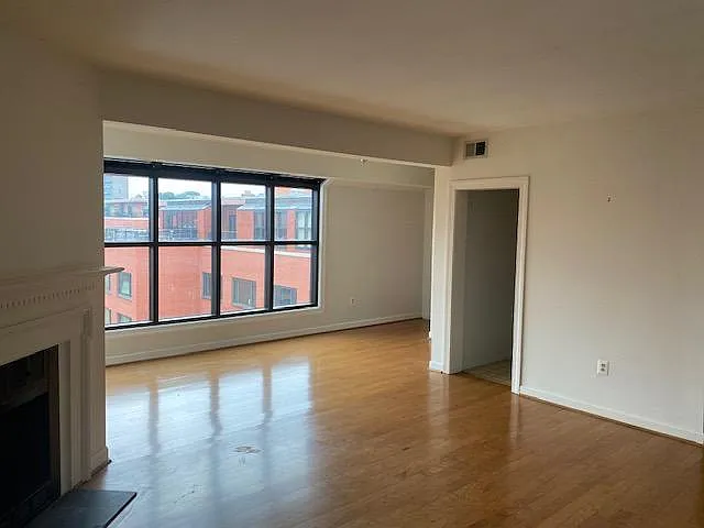 2 bed, 1200 sqft, $4,000 — Photo 2