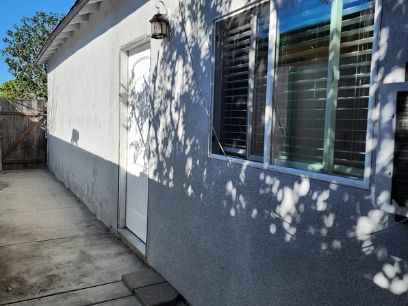 215 N Evelyn Dr #B, Anaheim, CA 92805