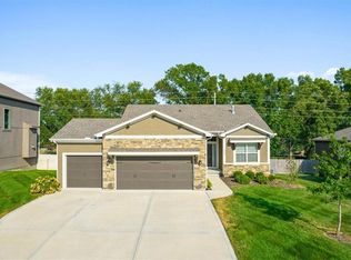 209 N Eastglen Dr, Raymore, MO 64083