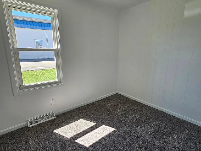 4660 Darrow Rd — Photo 19