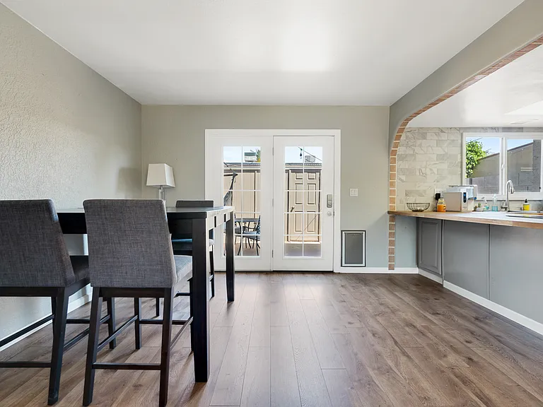 2844 E Clarendon Ave — Photo 10