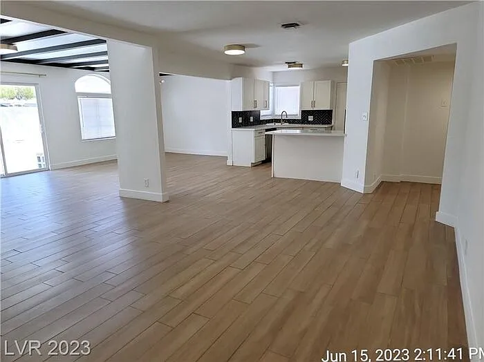 3 bed, 2.0 bath, 1524 sqft, $1,995 — Photo 3
