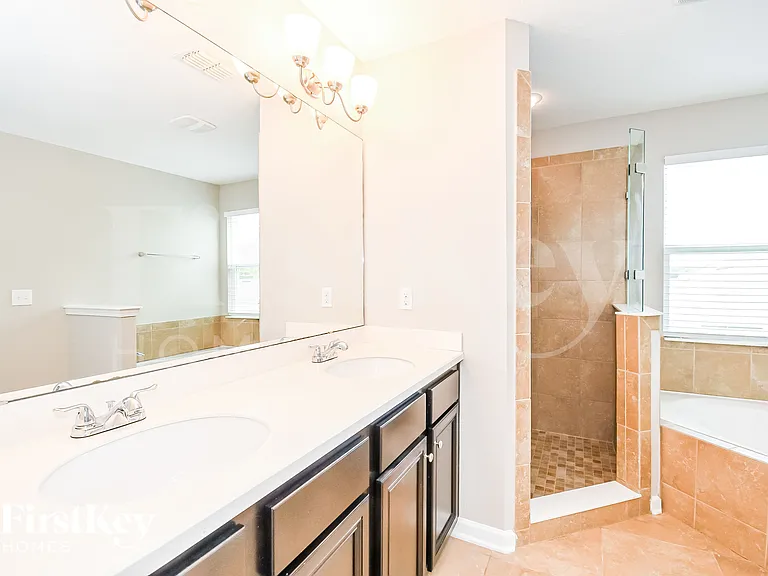 4025 Emilio Ln — Photo 10