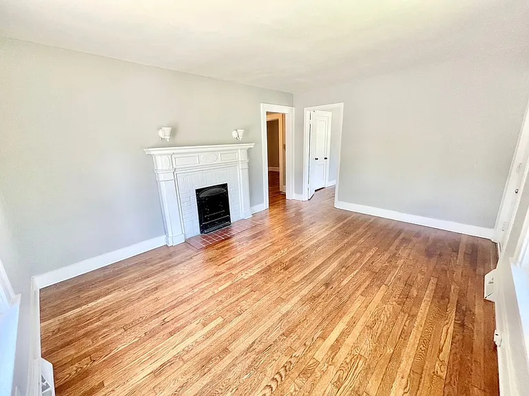 811 Dana Pl — Photo 8