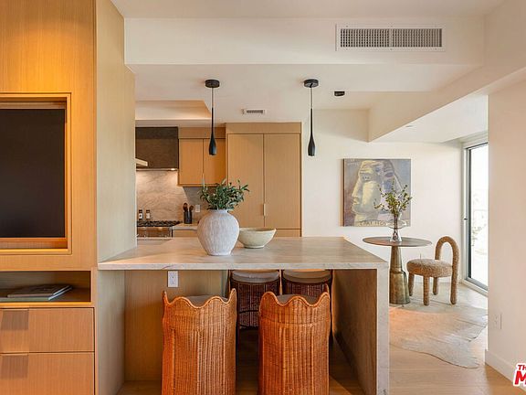5th image of 13600 Marina Pointe Dr Unit 604