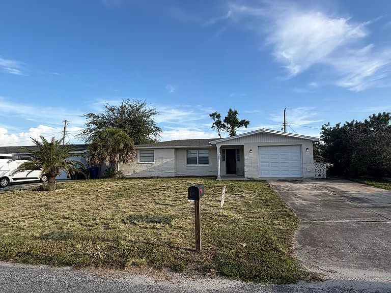 4102 Chesswood Dr — Photo 1