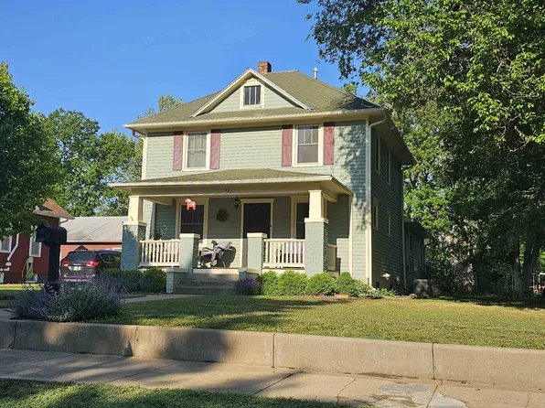 321 N 3rd St, Lindsborg, KS 67456