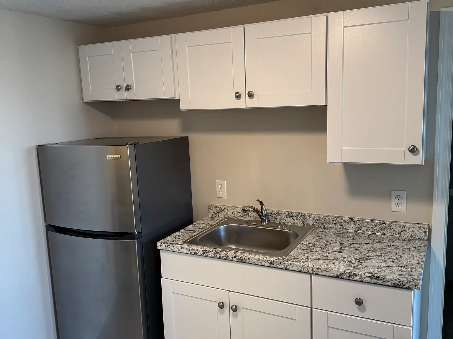 10-14 Washington Ave — Photo 2
