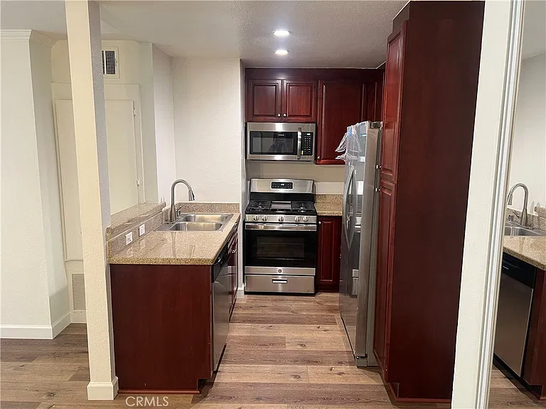5520 Owensmouth Ave #103 — Photo 9