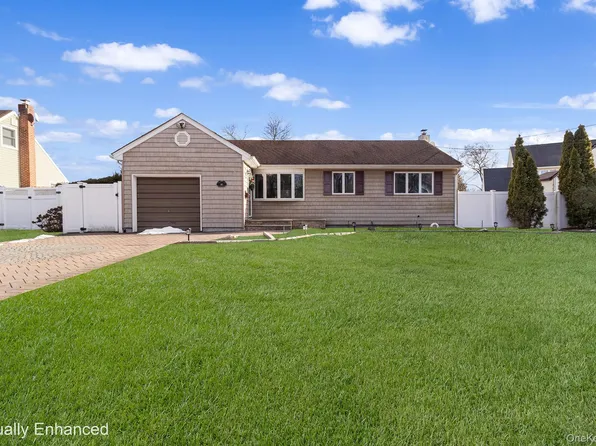 40 Frankie Lane, North Babylon, NY 11703