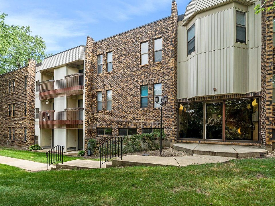 1st image of 2210 Country Club Dr APT 25C