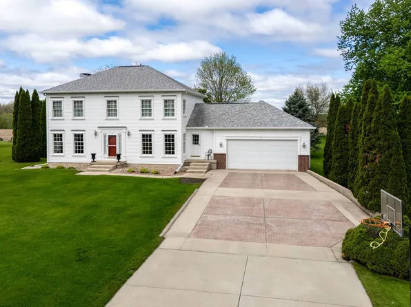 14 Timberlane Dr, Geneseo, IL 61254