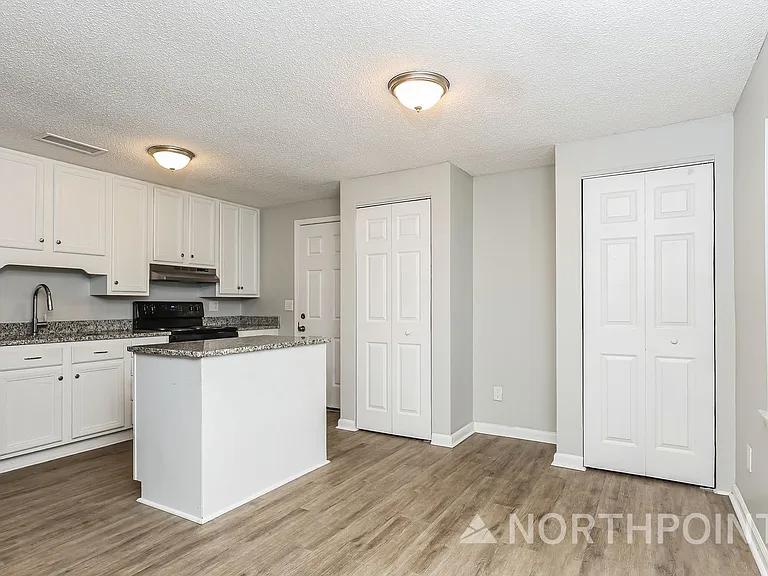 8326 Walden Rd E — Photo 4