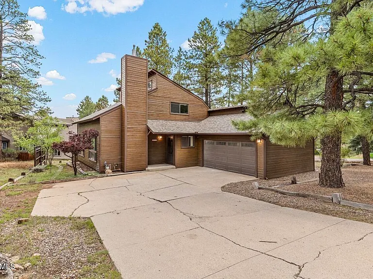 2803 N Carefree Cir — Photo 2