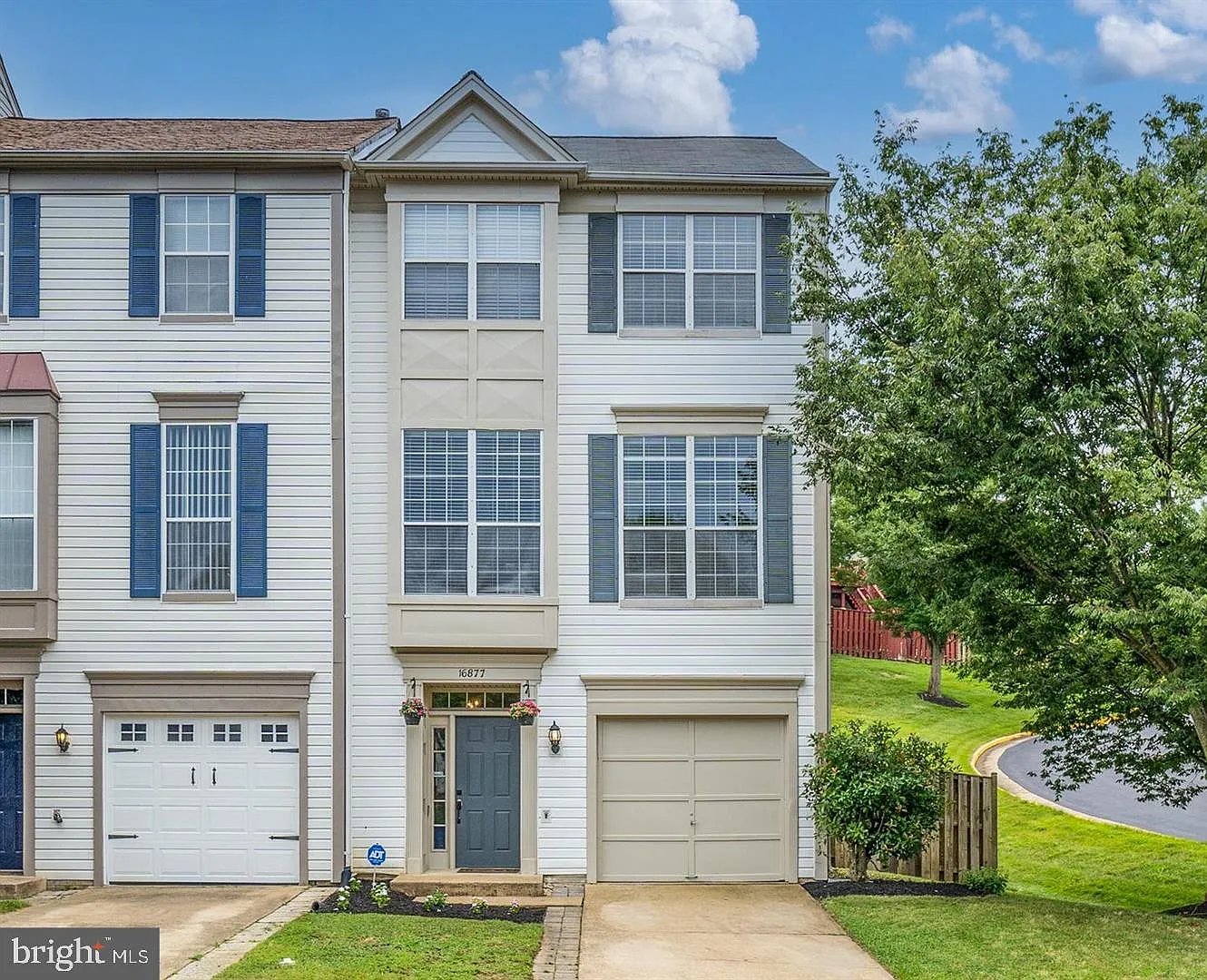 3 bed, 3.5 bath, 1882 sqft, $3,000 — Photo 1