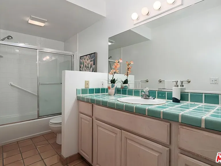 1351 N Crescent Heights Blvd #207 — Photo 21