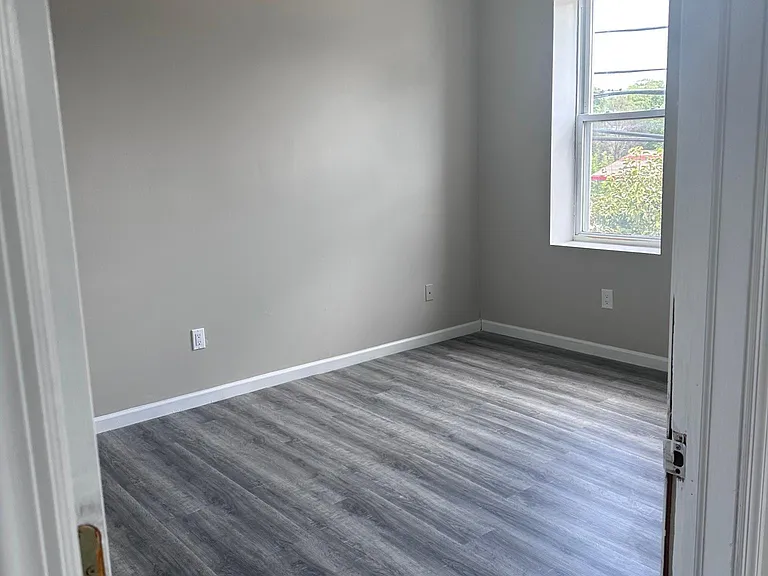 1576 Maple Ave #3 — Photo 9