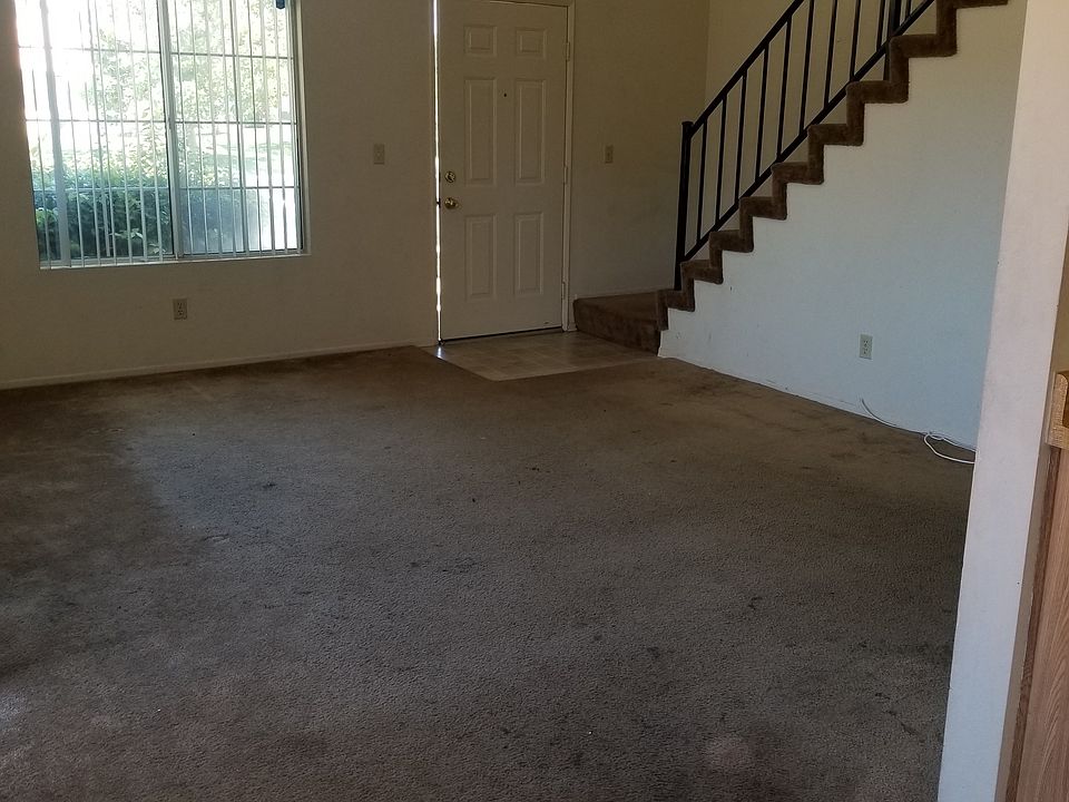 Living area, Carpet will be replaced