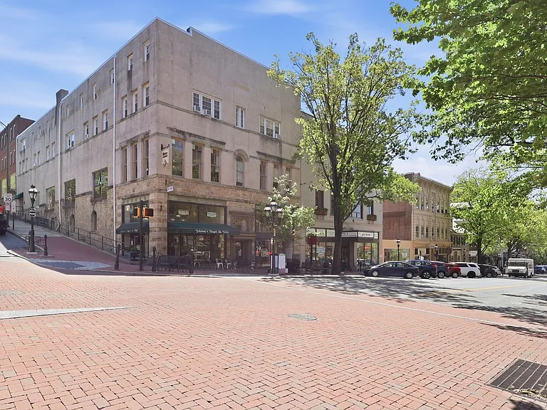 79 W Market St #G — Photo 32