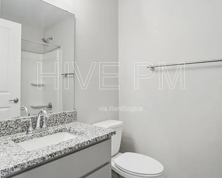 107 W Elder St #B — Photo 16
